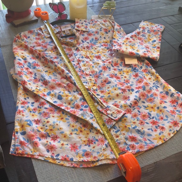 #134 💐NWT Clasic Floral St John’s Bay Button Down💐 - Picture 14 of 17